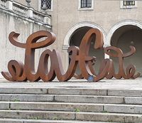 entdecker-lehel_skulptur-love-and-hate_mia-florentine-weiss_ambigram_meist fotografiertes kunstwerk_640x555_1